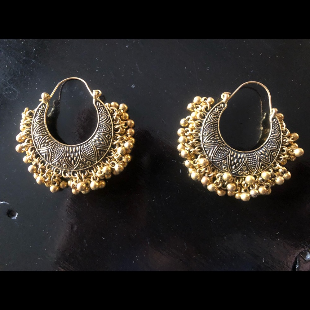 New- Gold plated beautiful earrings.